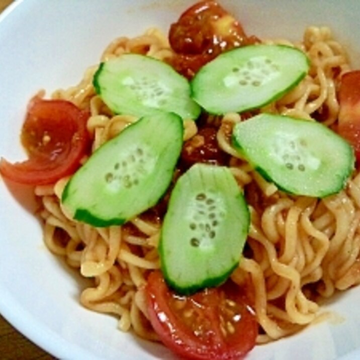 即席乾麺でトマトジャージャー麺もどき♪